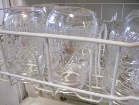 Sterilizing Canning Jars, Crocheted Socks, Reuse Containers, Canning 101, Canning Process, Canning Tips, Nourishing Foods, Canning Jar, Save Your Life