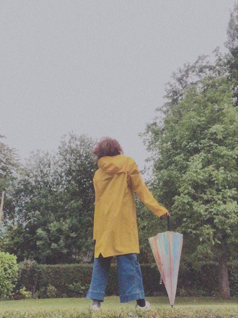 Yellow Raincoat Aesthetic, Aesthetic Raincoat, Raincoat Aesthetic, Coraline Book, Danganronpa Ocs, Blue Aesthetics, Coraline Aesthetic, Peregrine's Home For Peculiars, Miss Peregrines Home For Peculiar