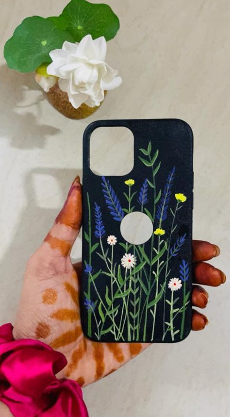 Selling Ideas, Paper Art Design, Black Acrylic Paint, Silver Background, Cardboard Crafts, Diy Phone, Black Phone Case, Diy Phone Case, Phone Cover