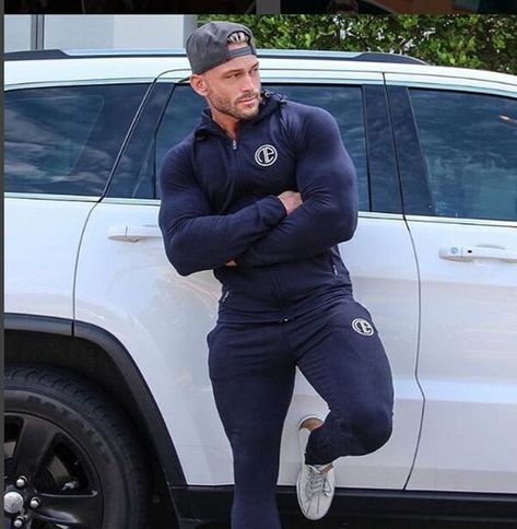 The clothes are quite good but since it is a Chinese product I expected the hair to fall out. You seem to fall less? Gym Sportswear, Male Fitness, Estilo Fitness, Casual Outwear, Body Building Men, Men Sport, Sportswear Fashion, Jogging Suit, Best Gym