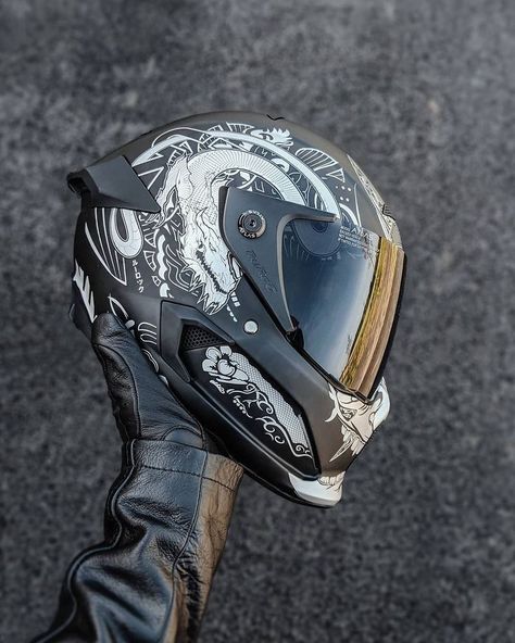 Ruroc Helmets, Painted Motorcycle Helmets, Custom Bike Helmets, Custom Helmet Design, Bike Helmet Design, Helmets Motorcycle, Cool Bike Helmets, Motorcycle Helmet Design, Womens Motorcycle Helmets