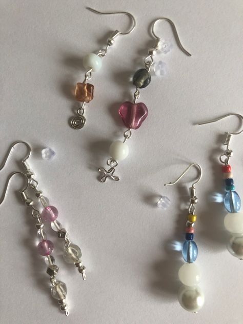 Homemade Earing Design, Homemade Earrings Aesthetic, Aesthetic Beaded Earrings, Jewelry Diy Earrings, Selfmade Jewelry, Diy Earrings Pearl, Pearls Jewelry Diy, Hoop Earrings Diy, Homemade Earrings