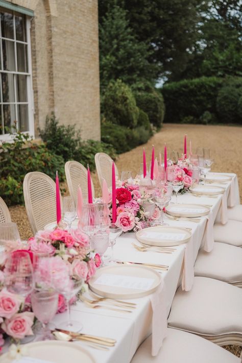 Barbie-Inspired Wedding Extravaganza at a British Estate Barbie Core Wedding, Barbie Wedding Reception, Barbie Wedding Theme, Bright Pink Wedding Table Settings, Midge Wedding Barbie, Diy Destination Wedding, Picnic Birthday Party, Indie Wedding, Barbie Wedding