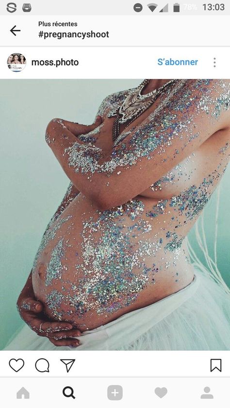 Maternity Picture Nail Ideas, Maternity Art Photography, Diy Bump Photos, Celebrity Maternity Shoot, Unique Maternity Photography, Maternity Diy, Bump Photoshoot, Unique Maternity Photos, Celebrity Maternity