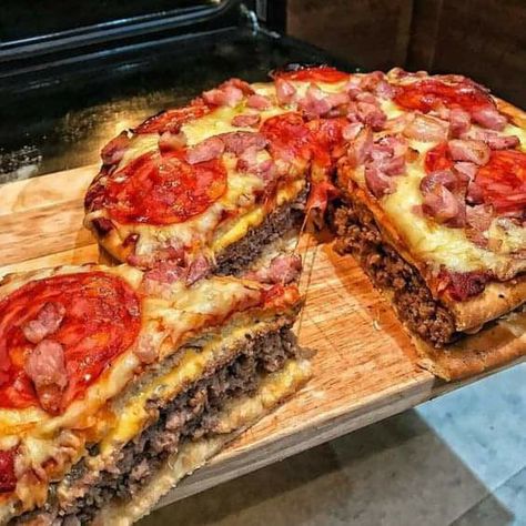 Pizza Burger, Pizza Burgers, Chapati, Pizza Party, Food Goals, Food Obsession, Pretty Food, Food Cravings, Diy Food