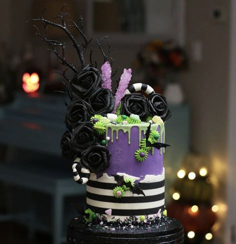 Witch Cakes Birthdays, Striped Halloween Cake, Tim Burton Cupcakes, Beetlejuice Wedding Cake, Beetle Juice Cake Ideas, Tim Burton Cake Ideas, Elegant Halloween Cake, Beetlejuice Wedding Theme, Beetle Juice Baby Shower Ideas