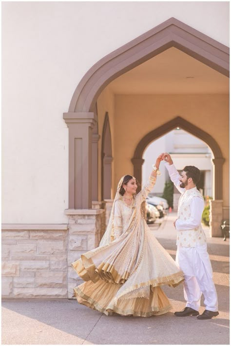 Desi Wedding Aesthetic, Pakistani Nikkah, Nikkah Photography, Bride Groom Photoshoot, Pakistani Wedding Photography, Muslim Wedding Photography, Indian Wedding Poses, Wedding Photoshoot Props, Bridal Photography Poses