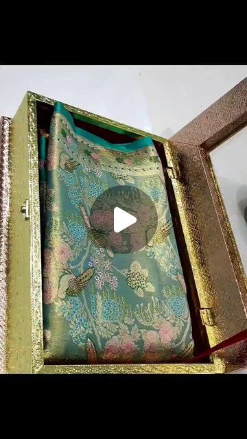 Kanchipuram Silk Saree Wedding, Kanchipattu Sarees, Regal Wedding, Wedding Look, Floral Motifs, Wedding Looks, Saree Wedding, Silver And Gold, Bridal Wear