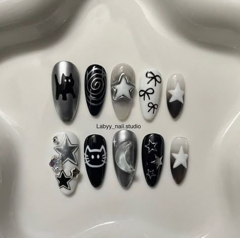 Blake Nails Ideas, Kamisama Kiss Nails, Nails Cool Design, My Chemical Romance Nails, Soul Eater Nails, Grunge Nail Art, Black And White Nail Design, Black Cat Nails, White Nail Art Designs