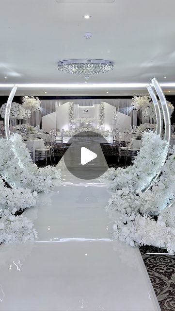 Walkway Design For Wedding, Wedding Reception Walkway Decor, Walkway Wedding Decor, Castle Theme Wedding, Monochrome Wedding Decor, Wedding Decorations At Home, Wedding Stage Ideas, Modern Wedding Backdrop, Luxury Wedding Backdrop