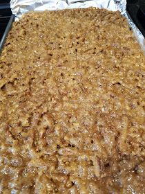 Graham Cracker Pecan Toffee Squares Praline Bars Graham Cracker, Toffee Graham Cracker Squares 12 Tomatoes, Graham Cracker Pecan Bars, Toffee Graham Cracker Squares, Graham Cracker Toffee Bars Recipe, Club Cracker Toffee, Graham Cracker Toffee Bars, Pecan Bark Recipe, Toffee Squares