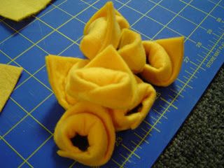 Helping Little Hands: No-Sew Felt Tortellini Pasta: 12 Days After Christmas 12 Days After Christmas, Homemade Baby Toys, Sew Felt, Play Kitchen Food, Making Felt, Felt Food Diy, Felt Food Patterns, Christmas Posts, Tortellini Pasta