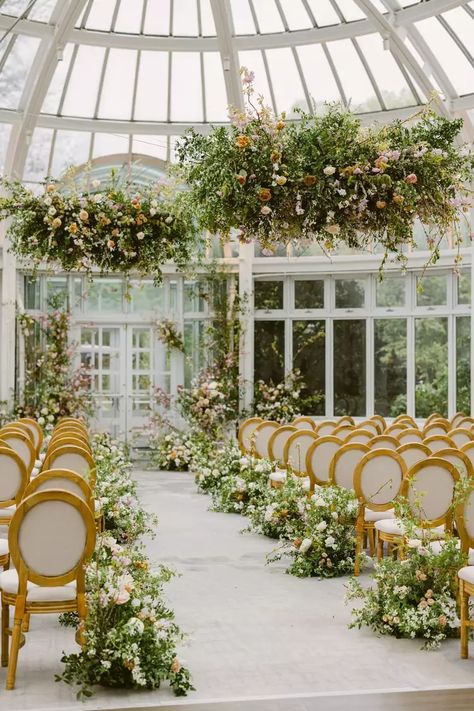 A Garden-Themed, Intimate Wedding at the Brooklyn Botanic Garden Botanical Wedding Theme, Wedding Flowers Cost, Wedding Floral Arrangements, Brooklyn Botanical Garden, Romantic Candle, Brooklyn Botanic Garden, Garden Theme Wedding, Garden Weddings Ceremony, Garden Venue