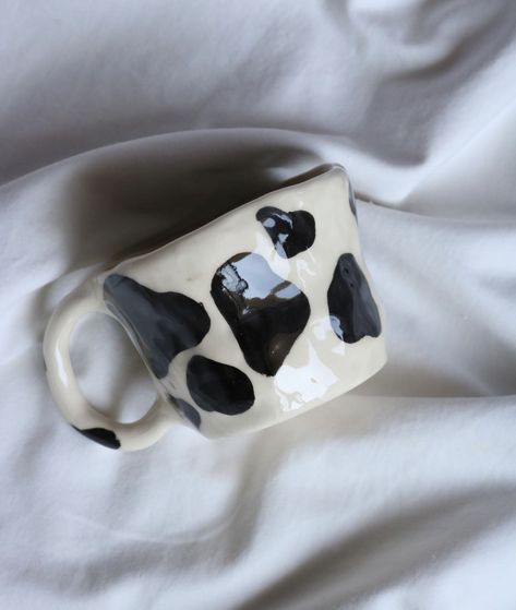 Cow Print Mug, Ceramic Aesthetic, Hand Pottery, Cow Cup, Throwing Pottery, Ceramic Cow, Cool Pottery, Ceramica Ideas, Ceramic Cafe