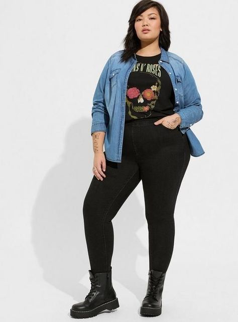 Pull-On Lean Jeans Skinny Mid Rise Jeans in Black PlusSizeSummerStyle #summervivibes #plussizefashionista #ootd #plussizequeen #plussize #summerfashion. https://whispers-in-the-wind.com/the-ultimate-plus-size-outfit-guide-summer-in-style/?415 Elder Millenial Fashion, Plus Size Tomboy Fashion, Plus Size Grunge Fashion, Plus Zise, Casual Work Outfits Women, Fly Free, Denim Style, Dark Matter, Perfect Jeans