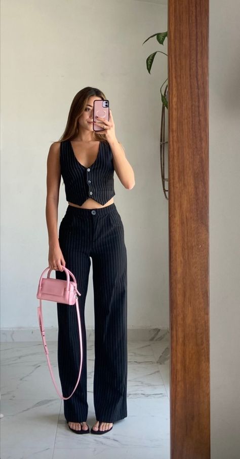 Outfits For Small Torso, Trendy Work Outfits For Women Summer, Podcasts Aesthetic, Italy Abroad, 30s Outfits, Corporate Core, Feminine Fits, Outfit Formal Mujer, Shifting Outfits