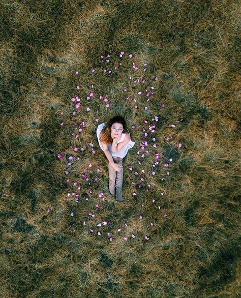 Aerial Portrait Photography, Drone Photography Ideas Wedding Photos, Creative Drone Photography, Drone Photoshoot Ideas, Drone Portrait Photography, Aerial Photography People, Drone Photography People, Drone Portraits, Drone Photoshoot