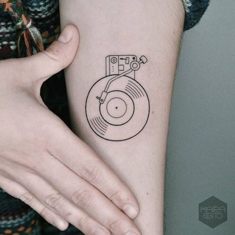 Vynil Record Tattoo, Clockwork Orange Tattoo, Record Player Tattoo, Punk Tattoo Ideas, Dj Tattoo, Circular Tattoo, Punk Tattoo, Aries Tattoo, Music Tattoo Designs