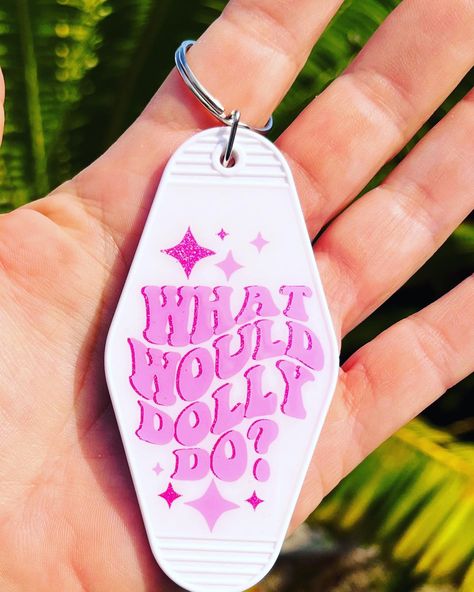 What would Dolly do retro keychain. Motel keychains, hotel keychains Motel Keychain Diy, Hotel Keychain Ideas, Hotel Keychain, Retro Motel Keychain Ideas, Custom Motel Keychain, Key Chains Motel, Motel Keychain, Vintage Hotel Keychain, Vintage Motel Keychain