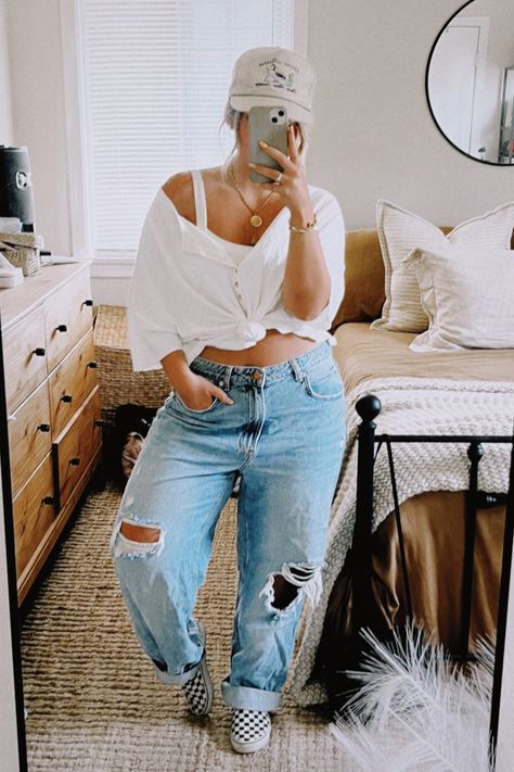 90s Baggy High Jeans curated on LTK Baggy Mom Jeans Outfit, Baggy Boyfriend Jeans Outfit, 90s Baggy Jeans Outfit, Baggy Jeans Outfit 90s, Baggy Mom Jeans, Mommy Fashion, Boyfriend Jeans Outfit, Baggy Jeans Outfit, Mom Jeans Outfit