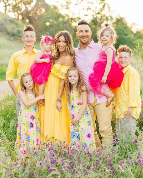 Easter Pictures Family, Easter Pictures Ideas, Family Easter Pictures, Toddler Morning Routine, Easter Family Photos, Easter Family Pictures, Spring Pics, Spring Family Pictures, Easter Photoshoot