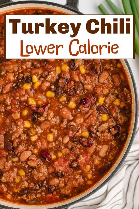 This low-calorie turkey chili is packed with so much flavor, you won't even think about it being healthy. It makes a big batch, and the leftovers get even tastier over the next couple of days. via @cmpollak1 Chili Low Calorie, Low Calorie Chili, Healthy Chili Recipe Turkey, Delicious Chili Recipe, Gluten Free Recipes For Lunch, Turkey Chili Healthy, Turkey Chili Recipe, Low Calorie Soup, Chili Recipe Turkey