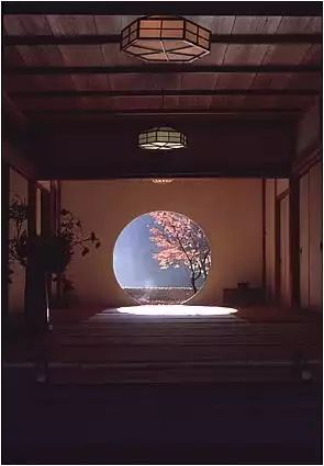 room with round window- Japan - Imgur Traditional Japanese House, Japanese Interiors, Japanese Room, Round Window, Zen Space, Japanese Interior Design, Empty Room, Japanese Interior, Kamakura