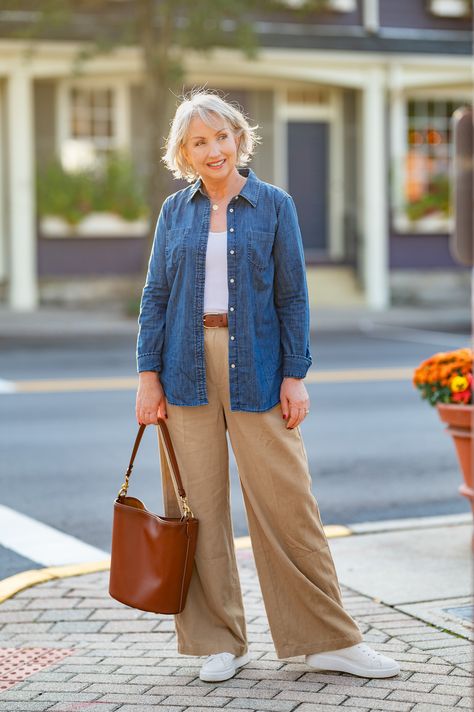 Grandma Clothes, Dressed For My Day, Summer Holiday Outfits, Resort Wear For Women, Black Cropped Pants, Casual Wide Leg Pants, Black Crewneck, Black Chelsea Boots, Pantalon Large