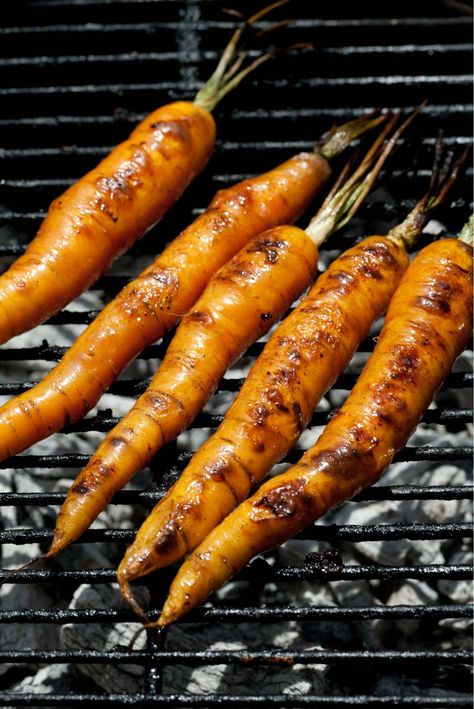 Bbq Carrots Recipe, Summer Carrot Recipe, Grill Favorites, Kamado Recipes, Wfpb Meals, Dinner Veggies, Vegetarian Camping Recipes, Vegetables Grilled, Summer Dinner Recipes Grill