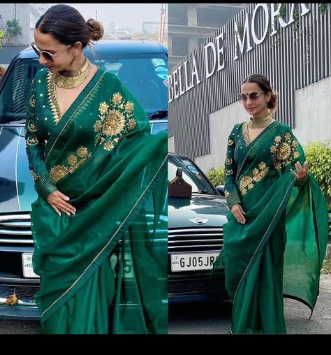 Peacock Colour Saree, Rajput Saree Style, Saree Styles Modern Classy, Green Organza Saree, Soft Organza Saree, Green Silk Saree, Green Sari, Saree Beautiful, Saree Blouse Styles