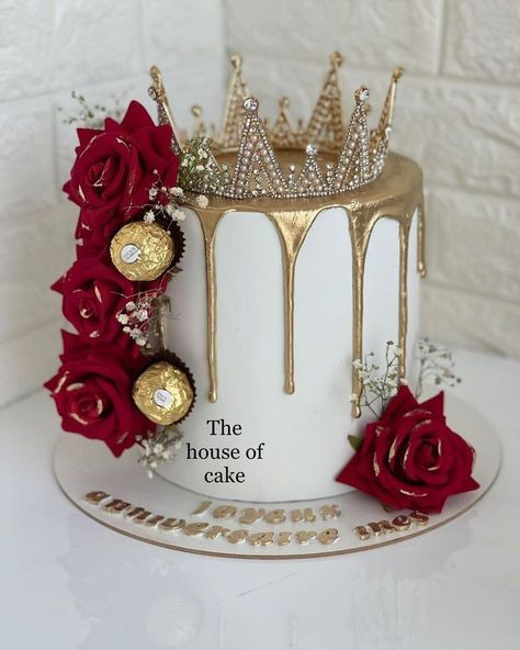 Cake Designs Women, Queen Birthday Cake Crowns, Christmas Birthday Cakes For Women, Woman Cake Ideas, Cakes Ideas For Women, Crown Cake Ideas, Red Theme Cake, Queen Cake Ideas, Birthday Cake With Crown