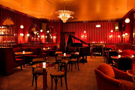 Bemelmans Bar, The Edge Nyc, Fancy Glassware, Downtown Nyc, Whiskey Distillery, Nyc Bars, Lobby Bar, Piano Bar, Places In New York