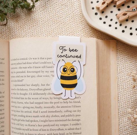 Cute Doodle Bookmark, Book Mark Drawing Ideas, Trendy Bookmarks, Book Mark Aesthetic, Vinyl Bookmarks, Doodle Bookmark, Book Marks Design Ideas, Nessie Ladle, Monster Bookmark