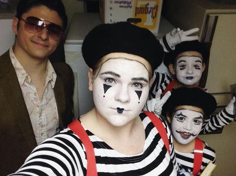 Mime Face, Mime Costume, Mime Artist, Mime Face Paint, Mime Makeup, Face Paint Ideas, Street Performers, Female Clown, Pantomime