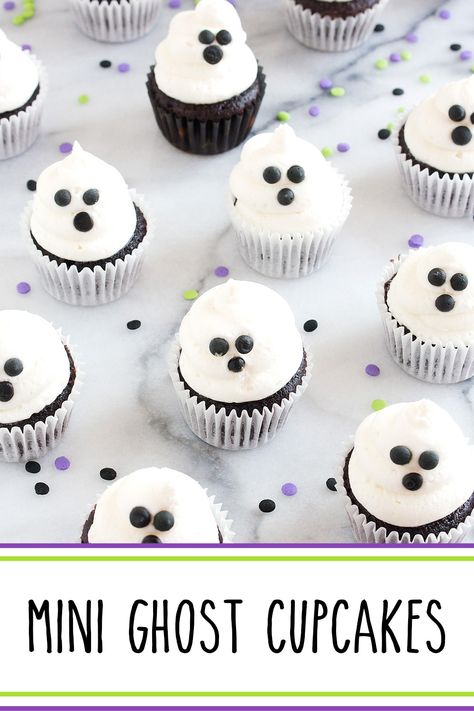 A flatlay of Mini Ghost Cupcakes. Summer Jello Shots, Halloween Food Cupcakes, Mini Ghost, Ghost Cupcakes, Snowman Cupcakes, Halloween Desserts, Desserts Recipes, Halloween Cupcakes, Coconut Cake