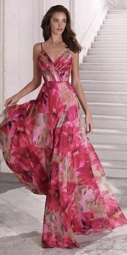 Stile Kendall Jenner, Mom Wedding Dress, Anniversary Dress, Vacation Outfits Women, Floral Gown, Gorgeous Clothes, Boho Floral Dress, Designer Dresses Indian, Glamour Fashion