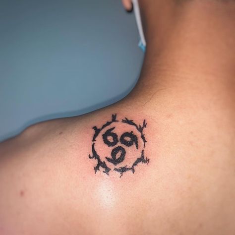 Vancouver Tattoos | Jenna Riel on Instagram: “sasuke curse mark x 999 for @byron.jp • • • • • • #tattoo #vancouver #selftaughtartist #sasuke #cursemark #sasukenaruto #narutotattoo…” Wrld Tattoos, Sasuke Curse Mark, Jp Tattoo, 999 Tattoo, Curse Mark, Angelic Symbols, Tattoo Catalog, Tribute Tattoos, Mark X