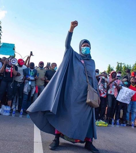 By Princely Onyenwe, Imo It is true that the campaign for the Federal Government and the IGP to disband SARS has yielded listening ear to Read more The post Breaking: Frontline youth advocate, Aisha Yesufu insists body cam be made available to serving police officers; caution protesters to be resolute appeared first on 9News Nigeria. Human Rights Activists, Muslim Men, Influential Women, Police Force, Iconic Photos, Police Officer, New World, Celebrities, Twitter