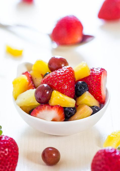 Vanilla Fruit Salad - The easiest fruit salad ever thanks to a secret ingredient! Make it for your next party and watch it disappear! Mixed Fruit Bowl, Vanilla Fruit Salad, Fruit Tart Glaze, Fruit Salad With Pudding, Vanilla Fruit, Sliced Strawberries, Averie Cooks, Fruit Salad Easy, Nice Recipes