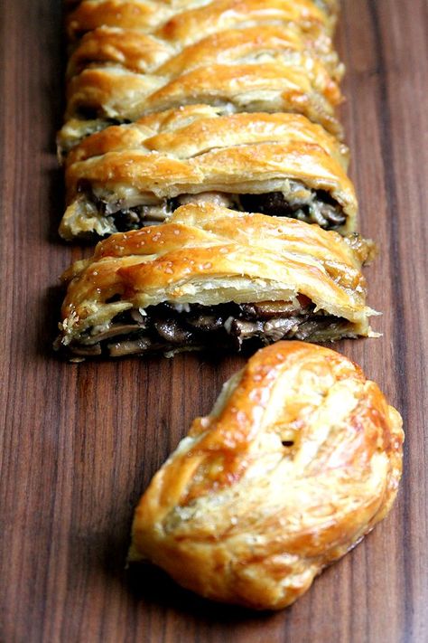 Mushroom and Spinach “Strudel” – A Cup of Sugar … A Pinch of Salt Spinach And Mushroom Puff Pastry, Ideas For Puff Pastry Sheets, Mushroom Strudel Puff Pastry, Savory Strudel Recipes, Fancy Hourdourves, Kikurage Mushroom, Mushroom Spinach Recipes, Spinach Mushroom Recipes, Savory Strudel