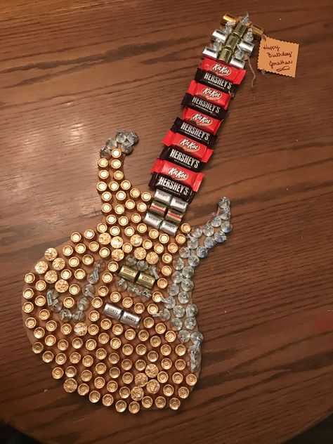 Rockstar Gift Ideas, Diy Musician Gifts, Gifts For Metalheads, Gifts For Musicians Boyfriend, Concert Gift Ideas, Candy Guitar, Homemade Birthday Presents, Drum Birthday, Gifts For Musicians