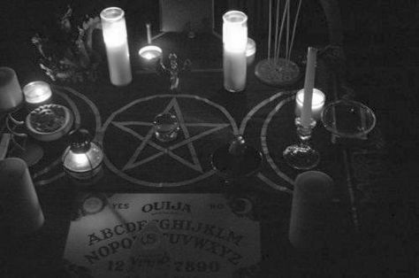 Photo Witches Wheel, Samhain Altar, Black Sheep Of The Family, Spirit Board, Ouija Board, Season Of The Witch, Witch Aesthetic, Samhain, Laptop Wallpaper