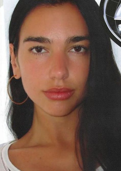 Dua Lipa Black Hair, Dua Lipa No Makeup, Dua Lipa Nose, Dua Lipa Selfie, Dua Lipa Face, Kayla Aesthetic, Dua Lipa Makeup, Female Icon, Models 90s