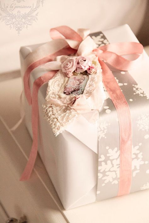 A Gift Wrapped Life - Gifting Tips, Advice and Inspiration: The Gift Wrap Extravaganza.............the Romantics Gift Warping, Gift Wrapping Inspiration, Gift Wrapping Ideas, Gift Wrapper, Creative Gift Wrapping, Present Wrapping, Beautiful Gift Wrapping, Pretty Packaging, Wrapping Ideas