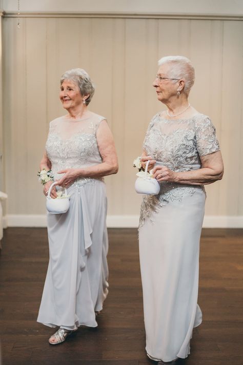 Grandma Outfit For Wedding, Grandma Of Bride Dress, Linen Mother Of The Bride Dress, Grandma Dress For Wedding Grandmothers, Grandmother Dresses For Wedding, Flower Grandma Wedding, Grandma Dress For Wedding, Grandma Wedding Dress, Grandma Wedding Outfit