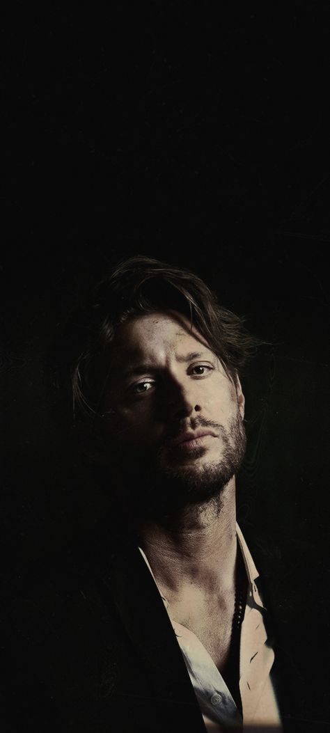 Dean Winchester Background, Jensen Ackles Lockscreen, Jensen Ackles Wallpaper Iphone, Supernatural Wallpaper Laptop, Supernatural Wallpaper Lockscreen, Jensen Ackles Photoshoot, Dean Winchester Wallpaper, Dean Winchester Hot, Sam E Dean Winchester