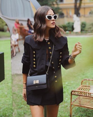 Black Handbag Outfit, Paola Alberdi, Furla Bag, Italian Accessories, Sales Promotion, Furla Bags, Bag Outfit, Handbag Outfit, Cheap Bags