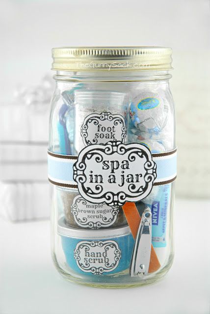 Wendi Hamel via thegunnysack.com Spa In A Jar ~ DIY Valentine's Day Gift In A Jar Spa In A Jar, Saint Valentin Diy, Valentines Bricolage, Diy Spa, Mason Jar Gifts, Navidad Diy, Cadeau Diy, Jar Diy, Handmade Christmas Gifts