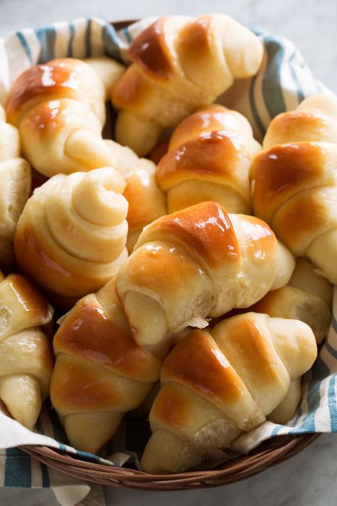 Yeast Crescent Roll Recipes, One Hour Rolls, Homemade Crescent Rolls, Buttery Rolls, Bread Rolls Recipe, Homemade Bread Recipes Easy, Homemade Rolls, Yeast Breads, Homemade Dinner Rolls