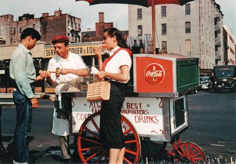 NYC DIRTY WATER DOGS.  Harry Dubin selling the classic frankfurters from his cart in the mid-1940's. Hot Dog Cart Ideas, 70s New York, Hot Dog Vendor, Old New York City, Country America, Nyc Pics, Dog Cart, Gods Country, Touching Photos